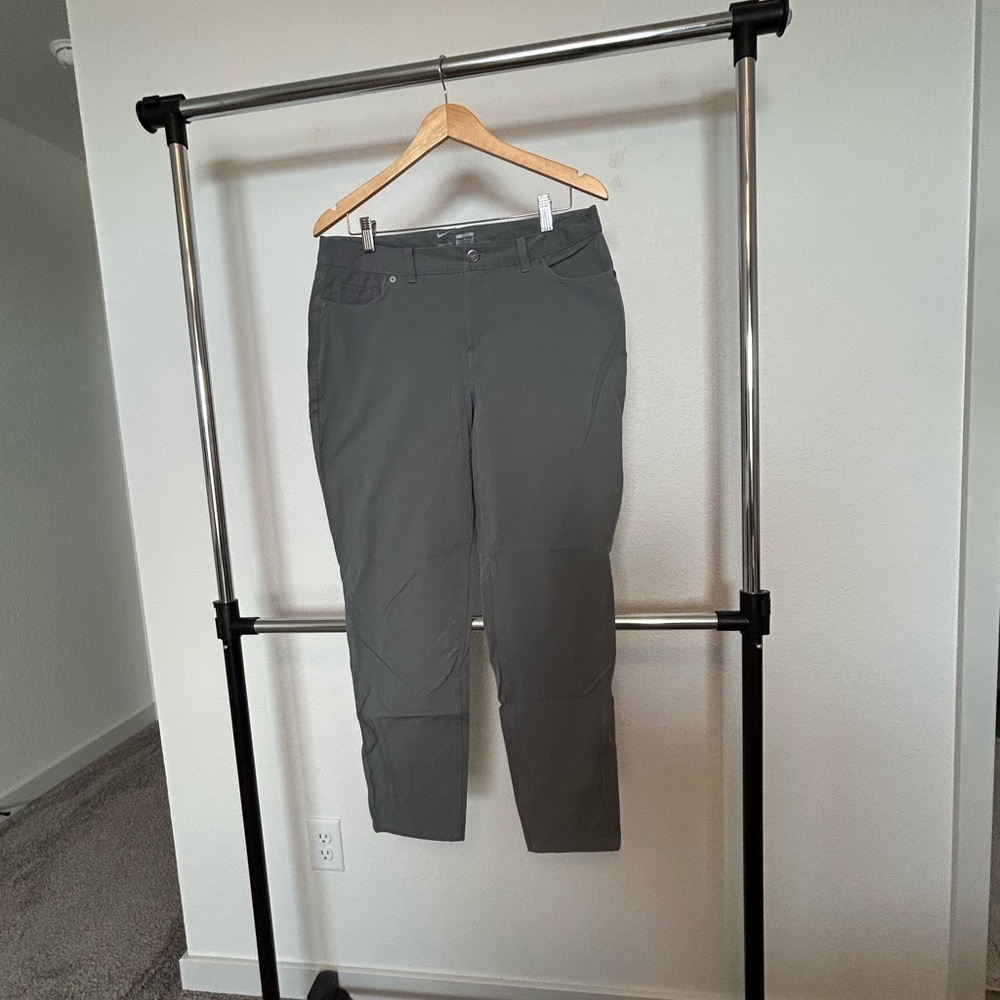 Nike Golf Slim Fit Dry Fit Straight Chinos in Charcoal Gray